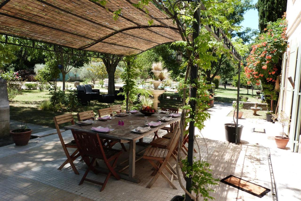 Le Mas Du Lac Saint-Remy-de-Provence Exterior photo