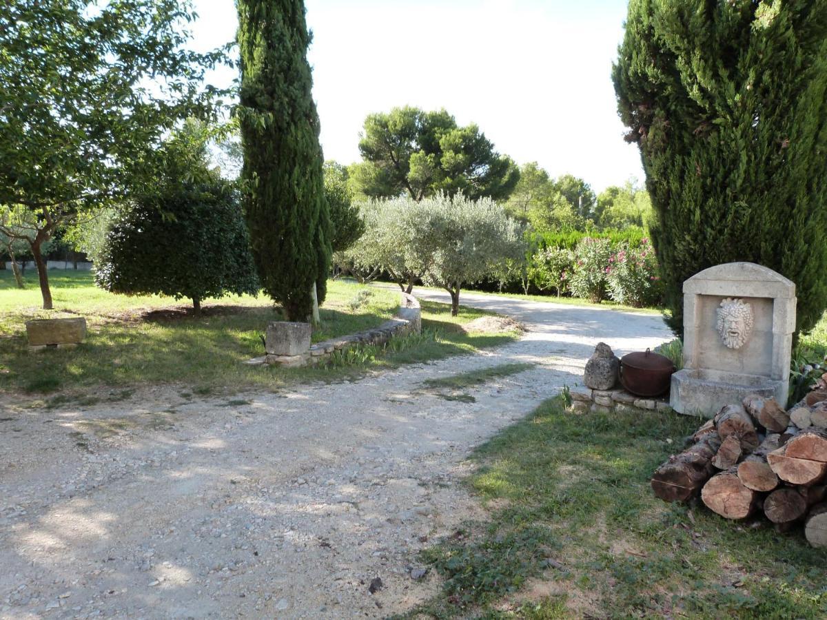 Le Mas Du Lac Saint-Remy-de-Provence Exterior photo